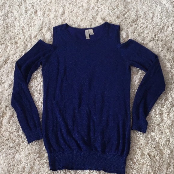 Cold shoulder sweater ❄️ - Picture 1 of 4